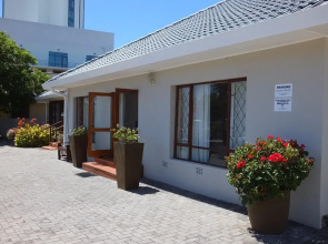 Pollok Guest Lodge