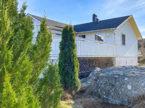 Nice Apartment in Ellingsøy With Wifi and 1 Bedrooms