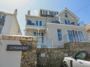 1 Lyndhurst
