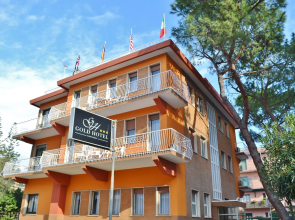 Gold Hotel