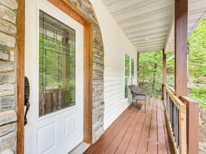 Hot Tub + Game Room! Secluded Branson Escape