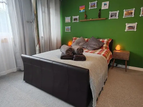 One Bedroom House, Sleeps 4, Bbq, Garden,