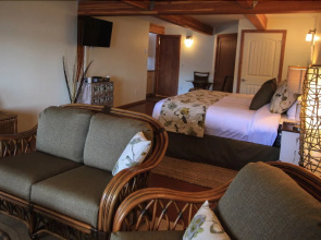 Salmonberry Inn