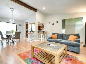 Fairburn Home w/ 2 Decks, Grill & Outdoor Dining!