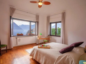 Villa Thea Sleeps 8 guests in Ossuccio