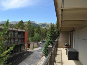 Ski And Racquet Club