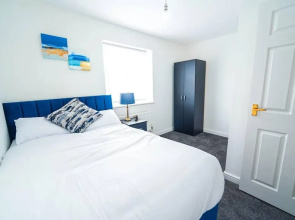 Immaculate 4-bed House in Kings Norton