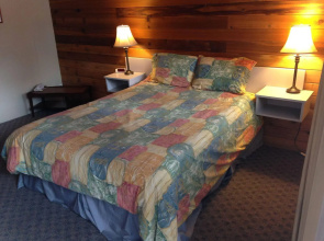 Pines Motel
