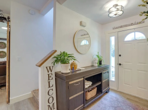 Farmhouse w/ Private Hot Tub < 1 Mile to Birch Bay