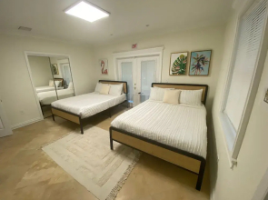 Entire Home in Biscayne Park