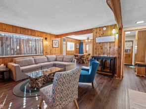 Knotty Hideaway