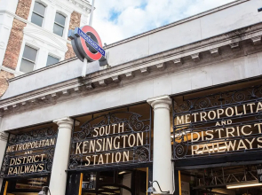 Beautiful 4 Bedroom House in South Kensington