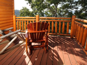 Paradise Mountain Pool 6 Br cabin by RedAwning