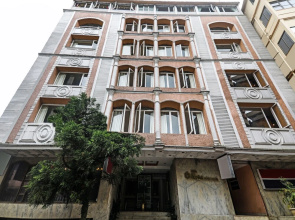 OYO 16017 Hotel Alpine Continental