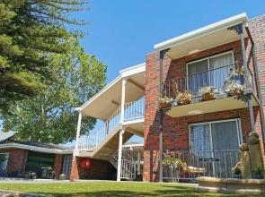 Townhouse Motor Inn