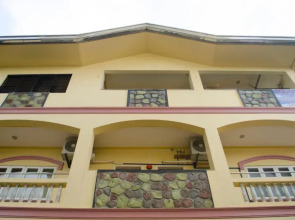 Julz Tropical Apartments