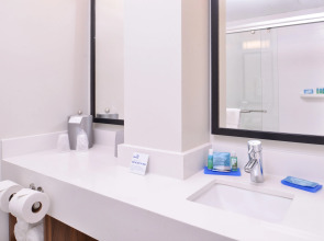 Holiday Inn Express New Orleans - St Charles (ex Modern Hotel)