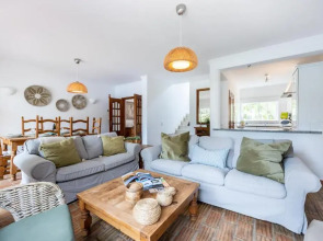 CoolHouses Luz, 3 Bed linked house, shared pool, a stone's throw of the sea, Casa Sirrah