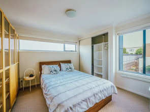 Cheerful 3-bedroom home free parking