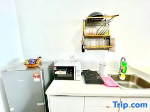 R 1-5Pax Cozy Home SetiaAlam 100mpsWifi&TV Trefoil