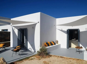 The Hedonist Square cycladic house with sea view