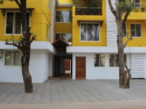 Comfy gateway in Vagator with pool F-106