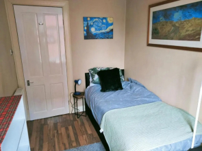 Spacious flat in Bridgeton, Glasgow