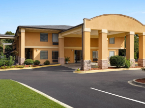 Days Inn by Wyndham Blythewood North Columbia