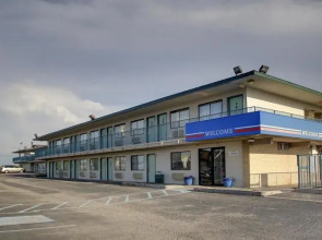 Motel 6 Hays