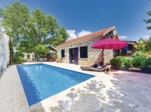 Two-Bedroom Holiday Home in Pridraga