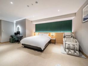 TheWall Hotel