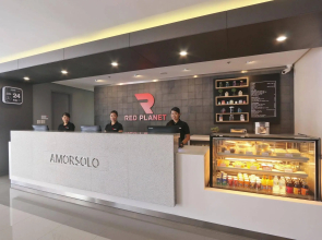 Red Planet Makati Amorsolo