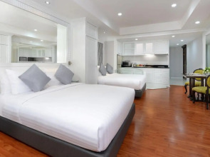 Отель Centre Point Silom