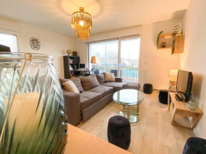 Large modern and cozy apartment in Caen