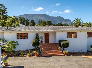 Hout Bay Lodge