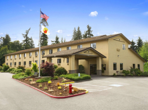 Super 8 by Wyndham Port Angeles at Olympic National Park Hotel