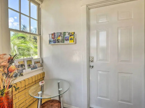 Historic Crescent City Studio - Lakefront w/ Dock!