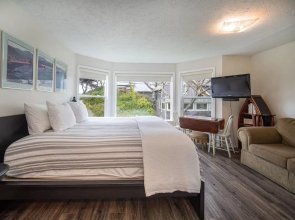 The Lakeside Caboose