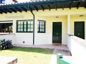 Chalet Adosado Proa - Parking y jardín con impresionantes vistas a la Ría de San Vicente de la Barquera