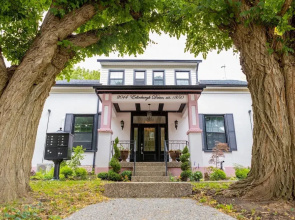 Modern Apt Neardowntown Ideal for Long Stays - U2
