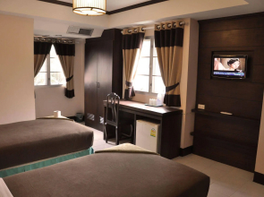 Bodega Thapae - Adults Only