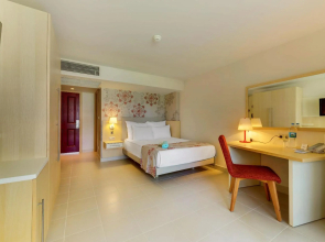 Robinson Camyuva - Adults only