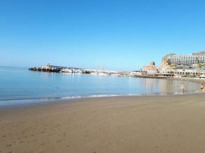 Luxury 2 bedroom APT 50 m from beach