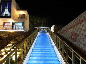 Taean (Anmyeondo) Apple Resort Pension