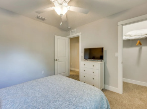 Pet-friendly Townhome, 1 Mi to Southbank Riverwalk