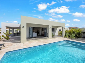 Villa Amber with pool at mambo beach