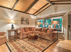 Walk to Main St: Highlands Cottage w/ Fireplace