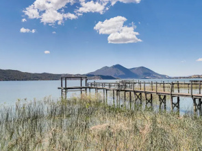 Watefront Getaway w/ Mtn Views & Dock in Clearlake