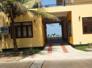 Airport Beach Villa