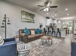 Lago Vista Townhome Near Lake Travis!